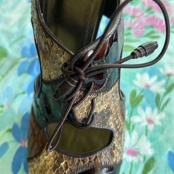 Stuart Weitzman Mixed Leather Tuxedo Lace Up Heels - 8 M (?) - Picture 15 of 16